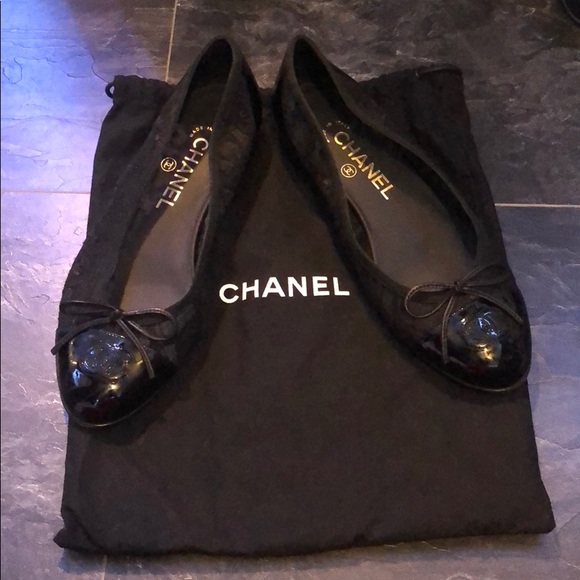 CHANEL Shoes - Chanel flats!
